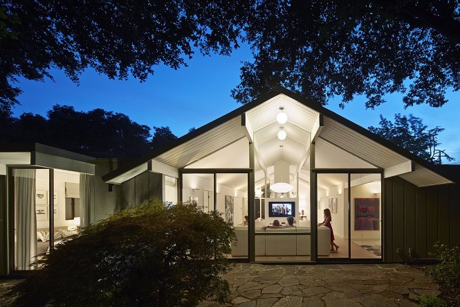 Contemporary Lighting Designs Shine in Palo Alto Eichler House