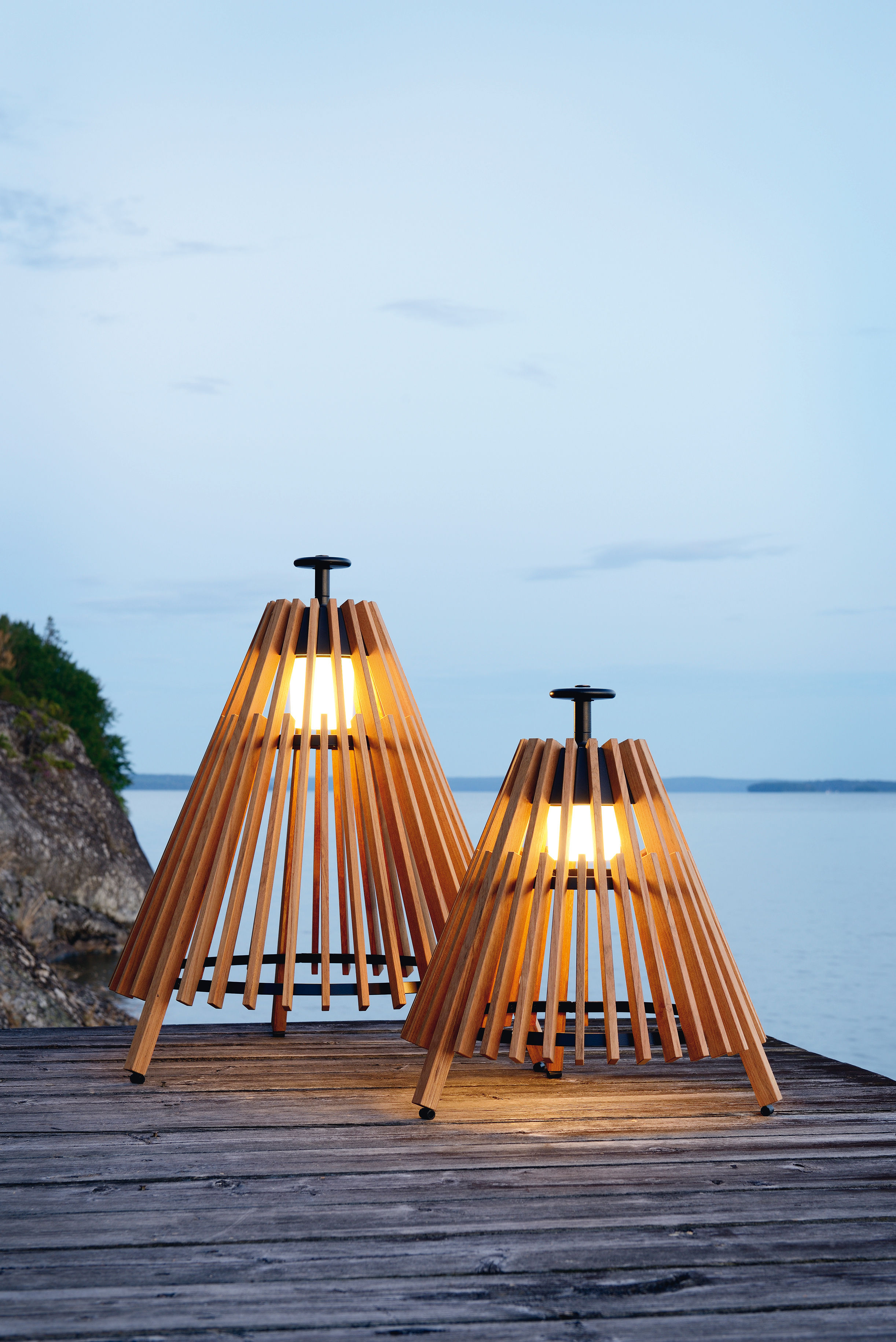 Outdoor Floor Lamps to Use on Your Deck This Summer