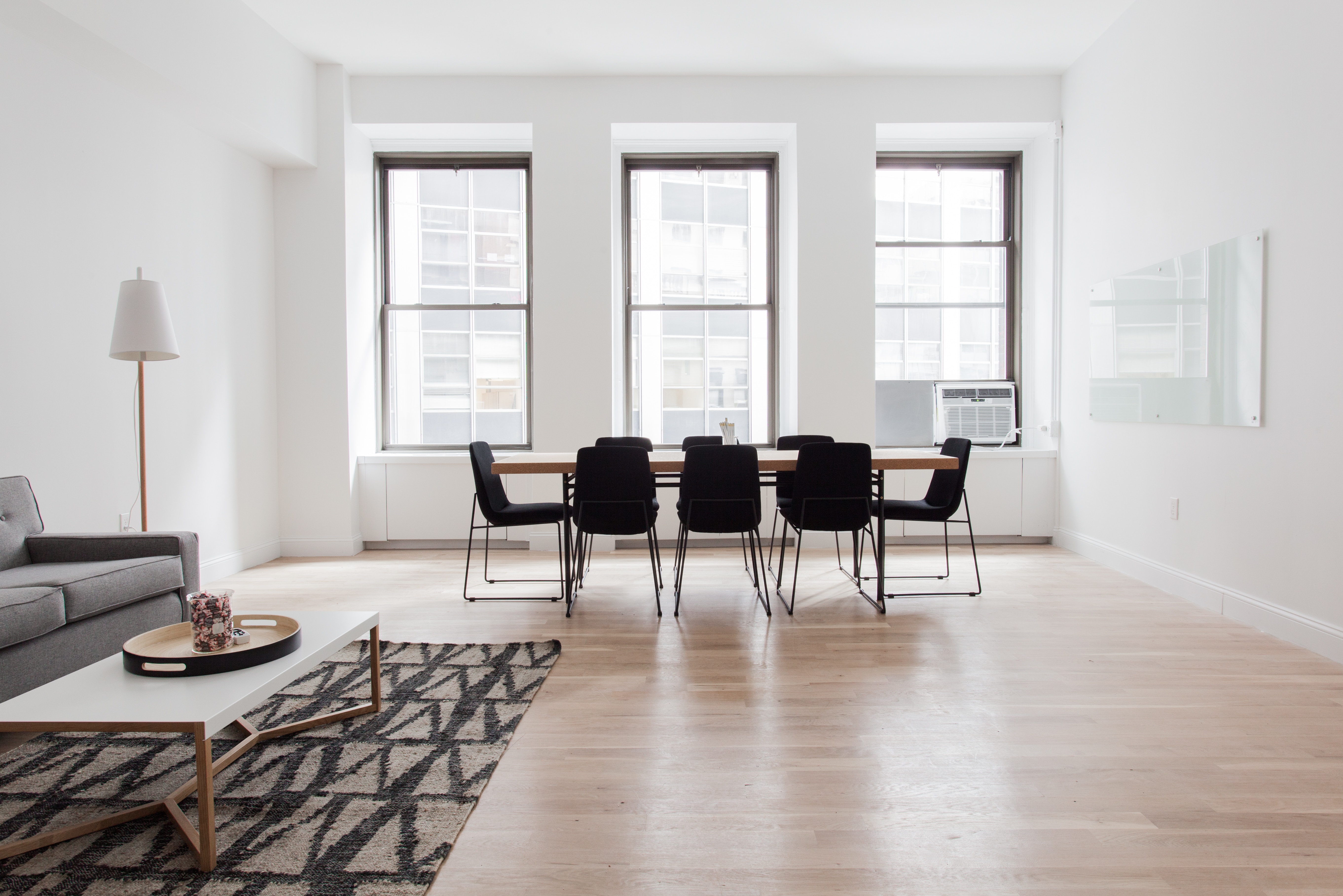 The Benefits of Modern Floor Lamps in Your Interior Design